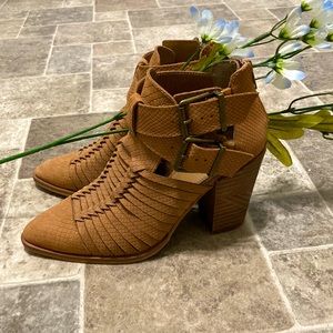 Gianni Bini heeled sandals